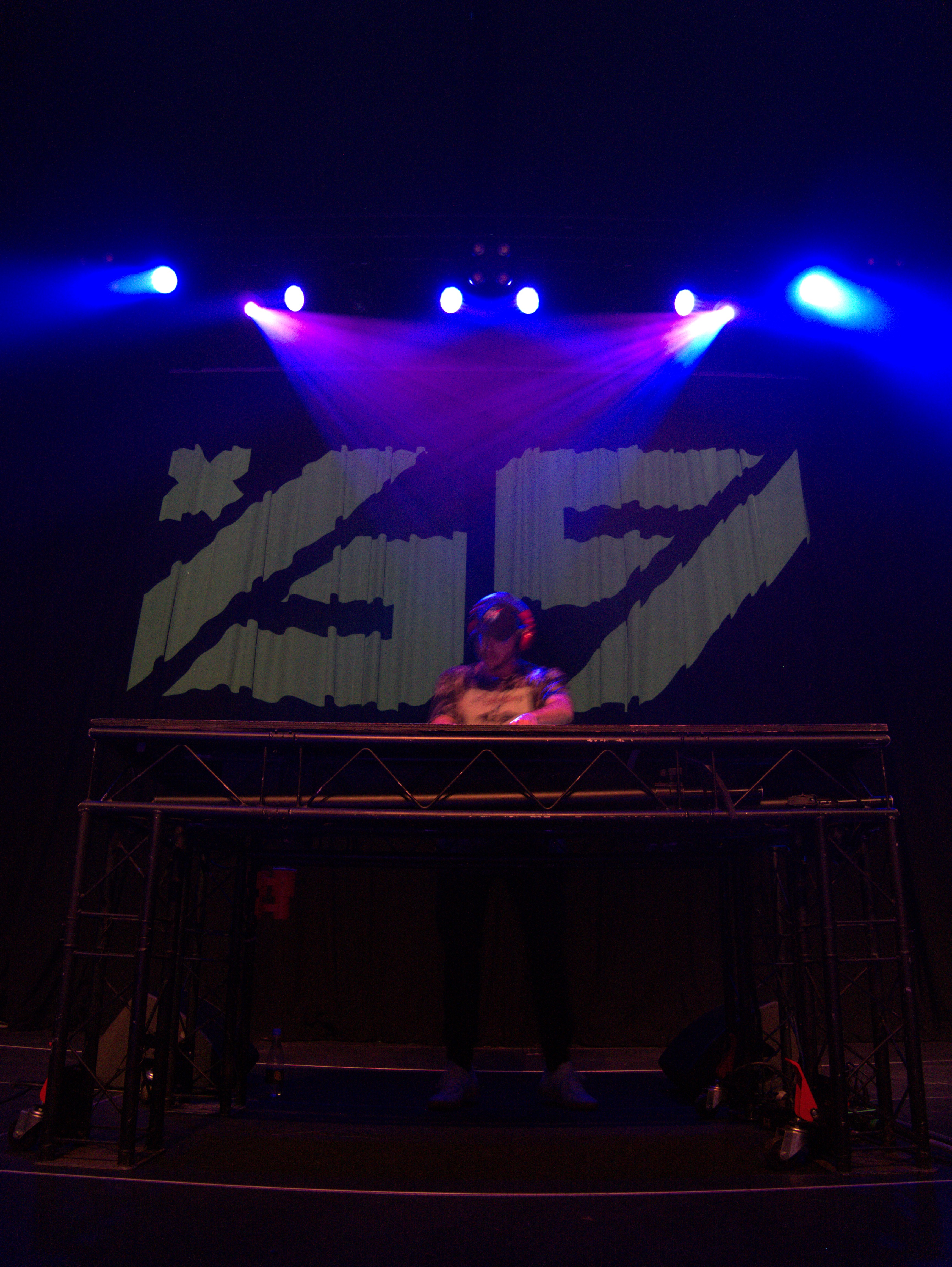Star6nine live performance